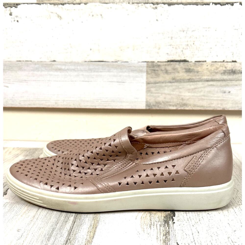 ECCO Womens 10 Rose Gold Leather Slip On Sneakers Perforated Comfort